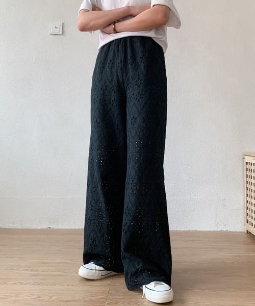 ABITOKYO(アビトーキョー)の「カットワーク刺繍セミワイドパンツ(その他パンツ・レディース・ホワイト/ブラック・M/S)」の9枚目の写真