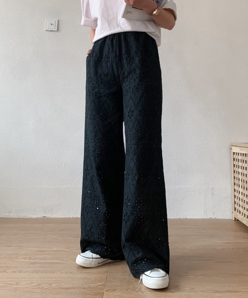 ABITOKYO(アビトーキョー)の「カットワーク刺繍セミワイドパンツ(その他パンツ・レディース・ホワイト/ブラック・M/S)」の10枚目の写真