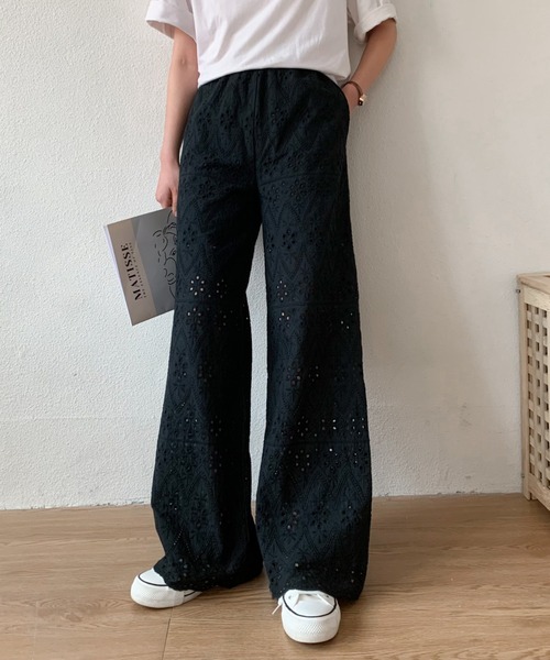 ABITOKYO(アビトーキョー)の「カットワーク刺繍セミワイドパンツ(その他パンツ・レディース・ホワイト/ブラック・M/S)」の13枚目の写真