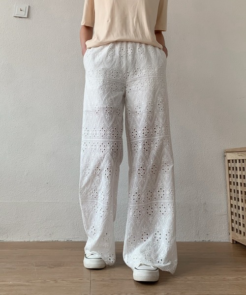 ABITOKYO(アビトーキョー)の「カットワーク刺繍セミワイドパンツ(その他パンツ・レディース・ホワイト/ブラック・M/S)」の18枚目の写真