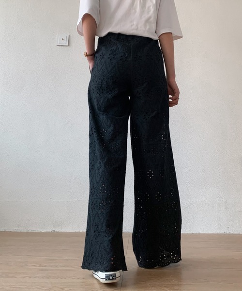 ABITOKYO(アビトーキョー)の「カットワーク刺繍セミワイドパンツ(その他パンツ・レディース・ホワイト/ブラック・M/S)」の12枚目の写真