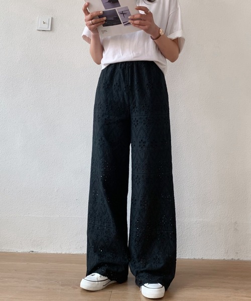 ABITOKYO(アビトーキョー)の「カットワーク刺繍セミワイドパンツ(その他パンツ・レディース・ホワイト/ブラック・M/S)」の5枚目の写真