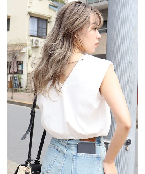 EVRIS(エヴリス)の「バックチェーンモチーフトップス(Tシャツ/カットソー・レディース・ホワイト/ブラック・FREE)」の3枚目の写真