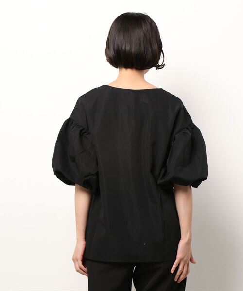 ふんわりスリーブVネックブラウス