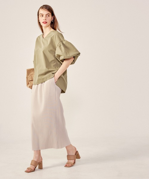 ふんわりスリーブVネックブラウス