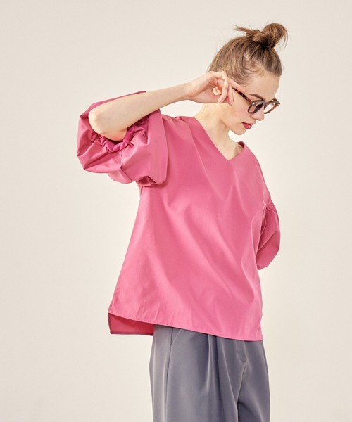 ふんわりスリーブVネックブラウス