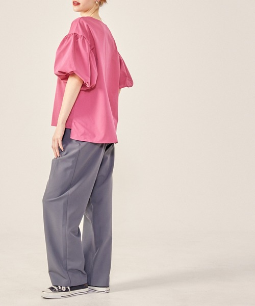 ふんわりスリーブVネックブラウス