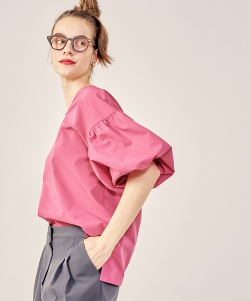 ふんわりスリーブVネックブラウス