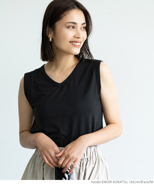 coca（coca）（コカ）の「とろみシリーズ　Vネックノースリ（タンクトップ・レディース・ホワイト/ブラック/ライトピンク・M/L）」の20枚目の写真