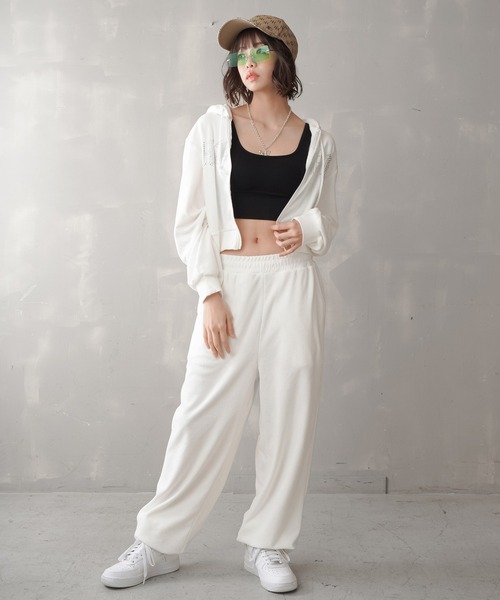 STONE  ホワイト スウェットパンツ SPINNS（スピンズ）の「【セットアップ対応商品】ラインストーン