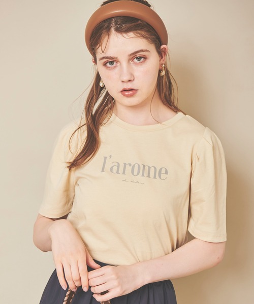 31 Sons de mode(トランテアン ソン ドゥ モード)の「タック&ギャザースリーブロゴTシャツ(Tシャツ/カットソー・レディース・ブラック/オフホワイト/イエロー・36)」の2枚目の写真