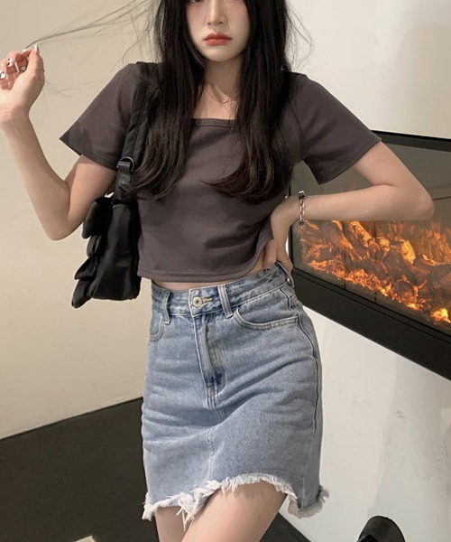 VIBGYOR Women(ヴィブジョー ウィメン)の「【KOREA SELECT】ショート丈 ラウンドネック 半袖 Tシャツ(Tシャツ/カットソー・レディース・ホワイト/ライトブルー/ブラック/パープル/グレー/ピンク/ブルー・SMALL/MEDIUM/LARGE)」の4枚目の写真