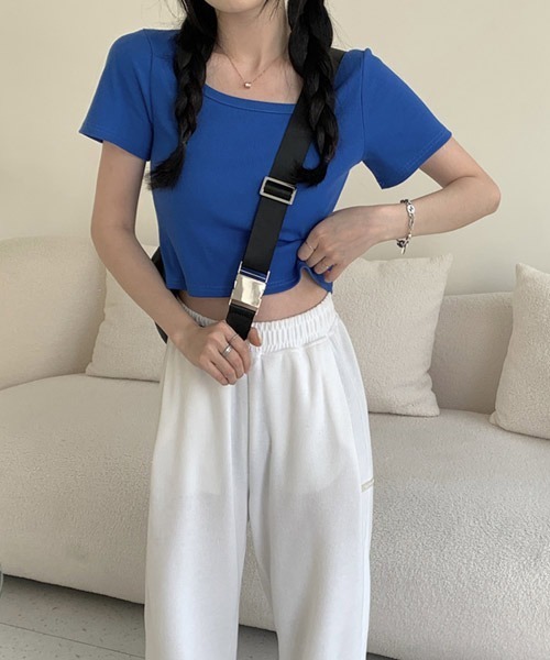 VIBGYOR Women(ヴィブジョー ウィメン)の「【KOREA SELECT】ショート丈 ラウンドネック 半袖 Tシャツ(Tシャツ/カットソー・レディース・ホワイト/ライトブルー/ブラック/パープル/グレー/ピンク/ブルー・SMALL/MEDIUM/LARGE)」の5枚目の写真