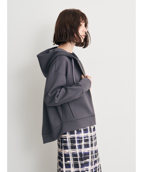 YECCA VECCA(イェッカヴェッカ)の「バックプリーツZIPフーディー(パーカー・レディース・チャコールグレー/モカ/ライトベージュ・FREE)」の10枚目の写真