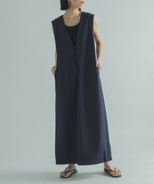 FORK&SPOON（フォークアンドスプーン）の「FORK&SPOON　Vネックノースリーブワンピース（ワンピース・レディース・ブルー系その他/グレー系その他・1/2）」の2枚目の写真