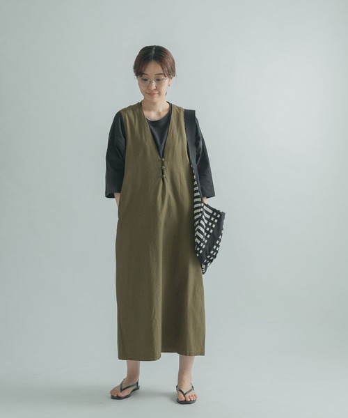 FORK&SPOON（フォークアンドスプーン）の「FORK&SPOON　Vネックノースリーブワンピース（ワンピース・レディース・ブルー系その他/グレー系その他・1/2）」の3枚目の写真