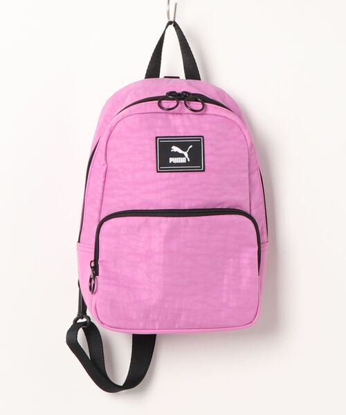 PUMA（プーマ）の「PUMA プーマ ウィメンズ プライム タイム スリング バックパック 6L（バックパック/リュック・レディース・ブラック/パープル系その他・フリー）」の2枚目の写真