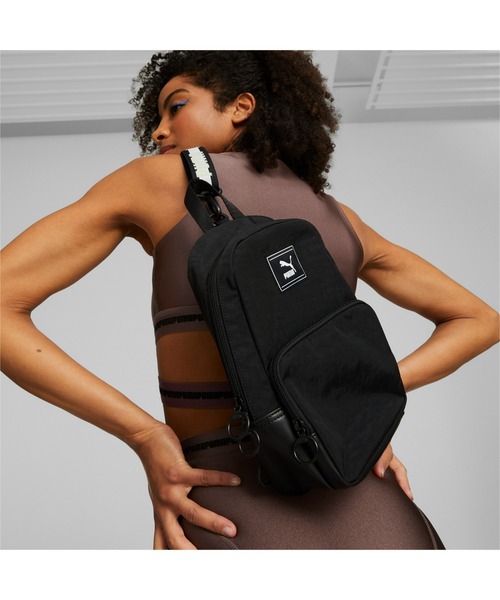 PUMA（プーマ）の「PUMA プーマ ウィメンズ プライム タイム スリング バックパック 6L（バックパック/リュック・レディース・ブラック/パープル系その他・フリー）」の13枚目の写真