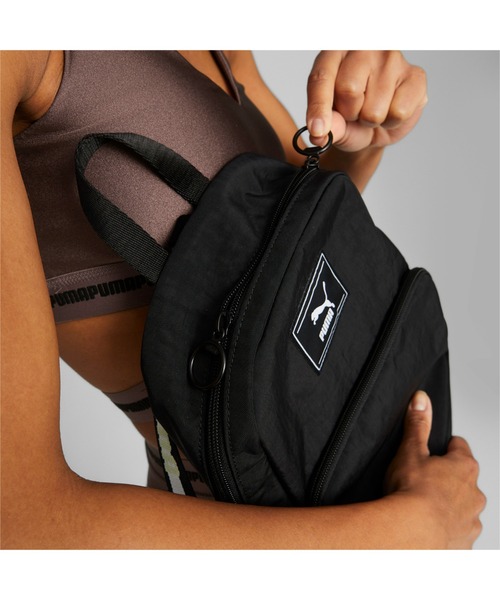 PUMA（プーマ）の「PUMA プーマ ウィメンズ プライム タイム スリング バックパック 6L（バックパック/リュック・レディース・ブラック/パープル系その他・フリー）」の3枚目の写真