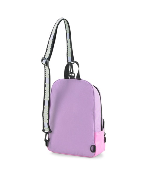 PUMA（プーマ）の「PUMA プーマ ウィメンズ プライム タイム スリング バックパック 6L（バックパック/リュック・レディース・ブラック/パープル系その他・フリー）」の5枚目の写真