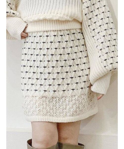 dazzlin（ダズリン）の「フラワーアートニットミニスカート（スカート・レディース・ブラック/アイボリー/パープル・FREE）」の2枚目の写真