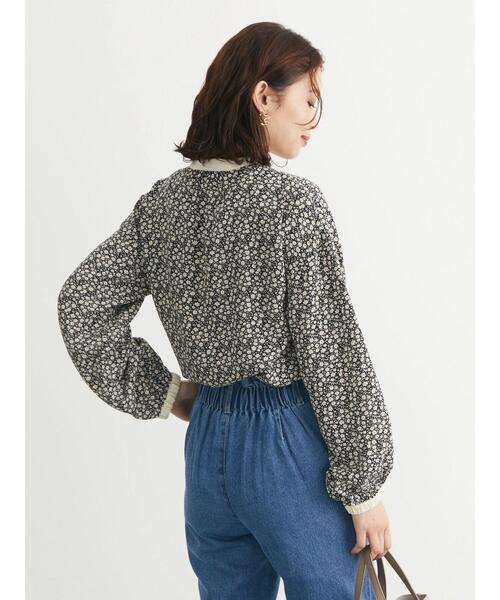 ELENCARE DUE（エレンカーレデュエ）の「・ELENCARE DUE フラワー×ピンタックブラウス（シャツ/ブラウス・レディース・ブラウン/ライトカーキ/オフホワイト/ブラック・FREE）」の13枚目の写真