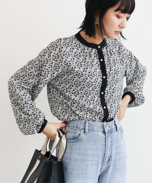 ELENCARE DUE（エレンカーレデュエ）の「・ELENCARE DUE フラワー×ピンタックブラウス（シャツ/ブラウス・レディース・ブラウン/ライトカーキ/オフホワイト/ブラック・FREE）」の2枚目の写真