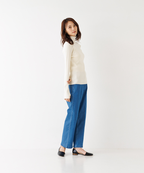 abahouse mavie(アバハウスマヴィ)の「ポリエステルリブハイネックプルオーバー(ニット/セーター・レディース・ブラック/ブルー/イエロー/ホワイト・フリー)」の7枚目の写真