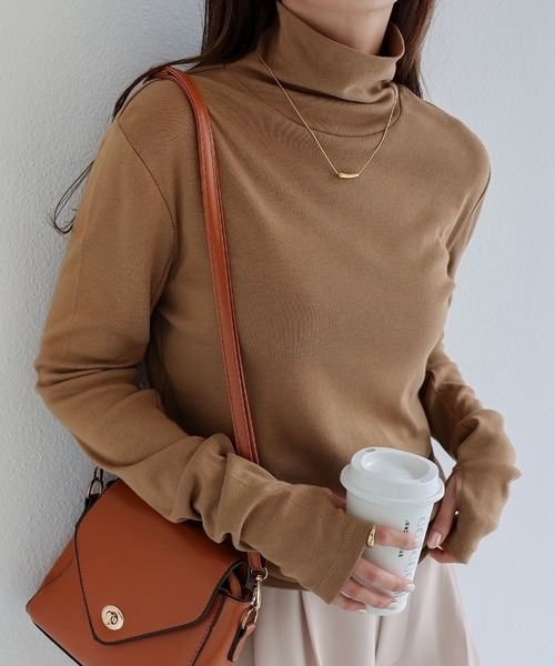 andme(アンドミー)の「吸湿発熱/抗菌防臭ジンジャーフライス指穴タートルネック長袖トップス(Tシャツ/カットソー・レディース・チャコールグレー/ブラック/オフホワイト/ピンク/オレンジ/ベージュ系その他/ライトパープル/ライム/アイボリー/ブルー・M)」の5枚目の写真