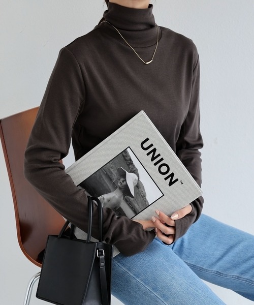 andme(アンドミー)の「吸湿発熱/抗菌防臭ジンジャーフライス指穴タートルネック長袖トップス(Tシャツ/カットソー・レディース・チャコールグレー/ブラック/オフホワイト/ピンク/オレンジ/ベージュ系その他/ライトパープル/ライム/アイボリー/ブルー・M)」の4枚目の写真