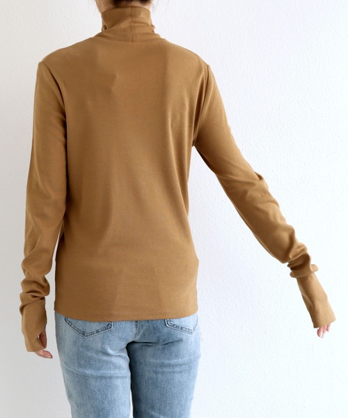 andme(アンドミー)の「吸湿発熱/抗菌防臭ジンジャーフライス指穴タートルネック長袖トップス(Tシャツ/カットソー・レディース・チャコールグレー/ブラック/オフホワイト/ピンク/オレンジ/ベージュ系その他/ライトパープル/ライム/アイボリー/ブルー・M)」の14枚目の写真