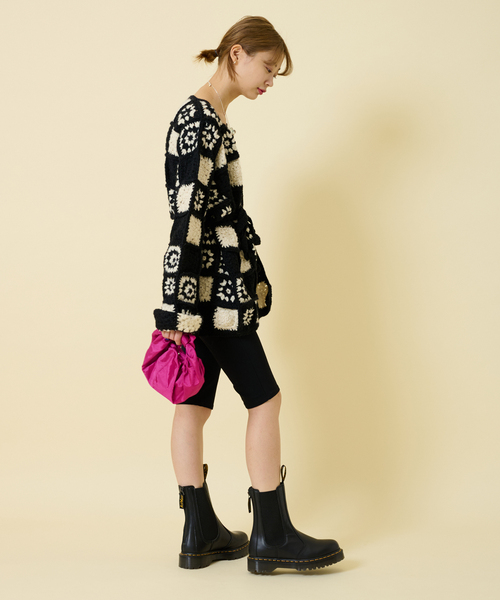 U by SPICK&SPAN SELECT（ユーバイスピックアンドスパンセレクト）の「【NEPAL HAND KNIT】別注 FLOWERパッチワークカーディガン（ニット/セーター・レディース・ピンク/ブラック・FREE）」の8枚目の写真