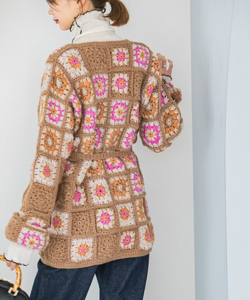 U by SPICK&SPAN SELECT（ユーバイスピックアンドスパンセレクト）の「【NEPAL HAND KNIT】別注 FLOWERパッチワークカーディガン（ニット/セーター・レディース・ピンク/ブラック・FREE）」の12枚目の写真