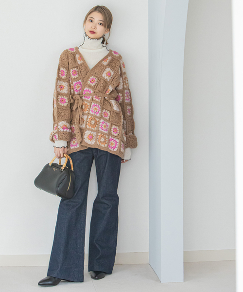 U by SPICK&SPAN SELECT（ユーバイスピックアンドスパンセレクト）の「【NEPAL HAND KNIT】別注 FLOWERパッチワークカーディガン（ニット/セーター・レディース・ピンク/ブラック・FREE）」の14枚目の写真