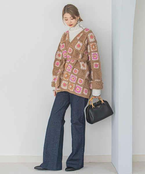 U by SPICK&SPAN SELECT（ユーバイスピックアンドスパンセレクト）の「【NEPAL HAND KNIT】別注 FLOWERパッチワークカーディガン（ニット/セーター・レディース・ピンク/ブラック・FREE）」の16枚目の写真