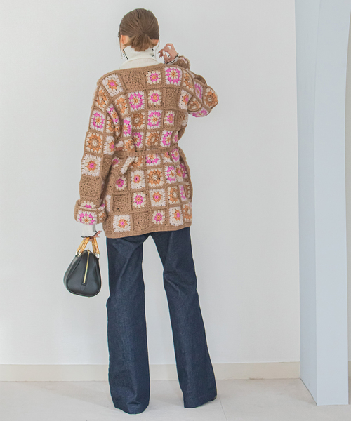 U by SPICK&SPAN SELECT（ユーバイスピックアンドスパンセレクト）の「【NEPAL HAND KNIT】別注 FLOWERパッチワークカーディガン（ニット/セーター・レディース・ピンク/ブラック・FREE）」の18枚目の写真