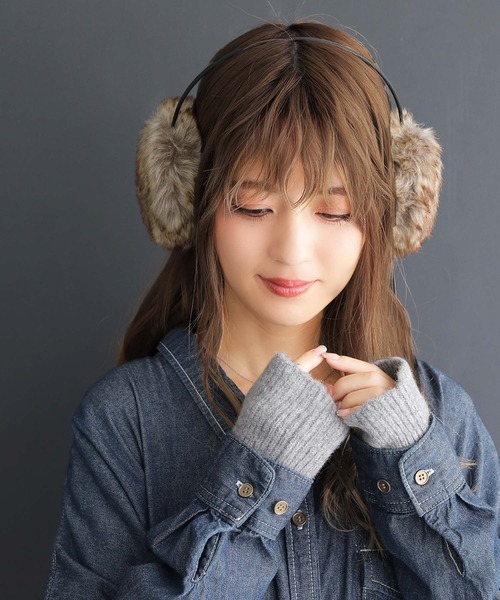 osharewalker（オシャレウォーカー）の「『シンプルフェイクファーイヤーマフ』（イヤーマフ・レディース・ブラウン系その他2/ブラック/グレイッシュベージュ・FREE）」の2枚目の写真