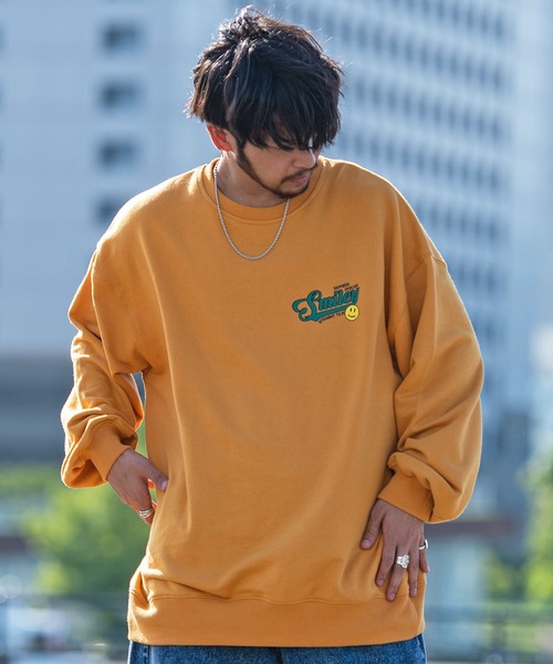SMILEY FACE(スマイリーフェイス)の「『SMILEY FACE/スマイリーフェイス』ロゴワッペンスマイリー裏毛トレーナー(スウェット・メンズ・マスタード/グリーン/ホワイト・L/M)」の3枚目の写真