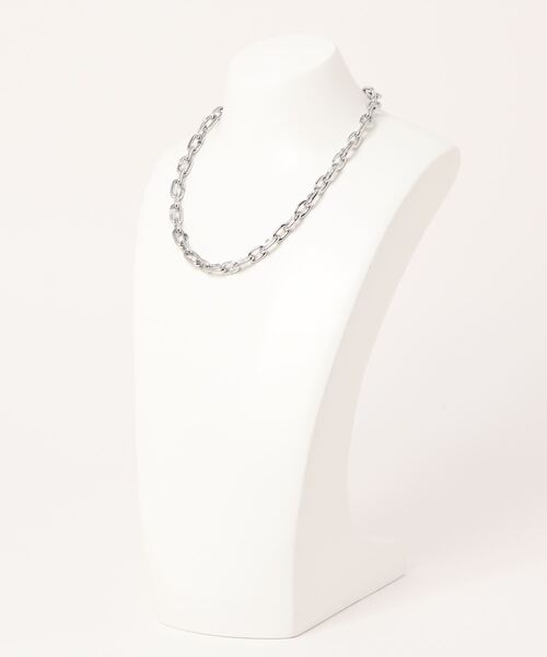 CHARLES & KEITH（チャールズ & キース）の「チェーンリンク マティーニネックレス（ネックレス・レディース・ゴールド系その他/アイボリー/ライラック・FREE）」の5枚目の写真