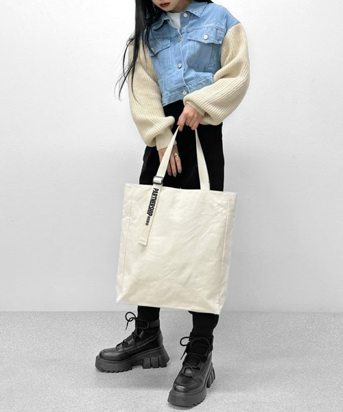 LVEU.（ラブユ.）の「【ZOZOTOWN限定】Logo belt square canvas tote bag / ロゴベルトスクエアキャンバストートバッグ（トートバッグ・レディース・ブラック/アイボリー・FREE）」の10枚目の写真