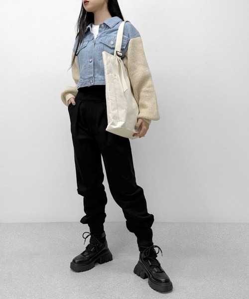 LVEU.（ラブユ.）の「【ZOZOTOWN限定】Logo belt square canvas tote bag / ロゴベルトスクエアキャンバストートバッグ（トートバッグ・レディース・ブラック/アイボリー・FREE）」の11枚目の写真