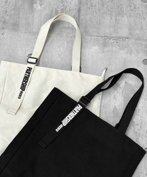 LVEU.（ラブユ.）の「【ZOZOTOWN限定】Logo belt square canvas tote bag / ロゴベルトスクエアキャンバストートバッグ（トートバッグ・レディース・ブラック/アイボリー・FREE）」の12枚目の写真