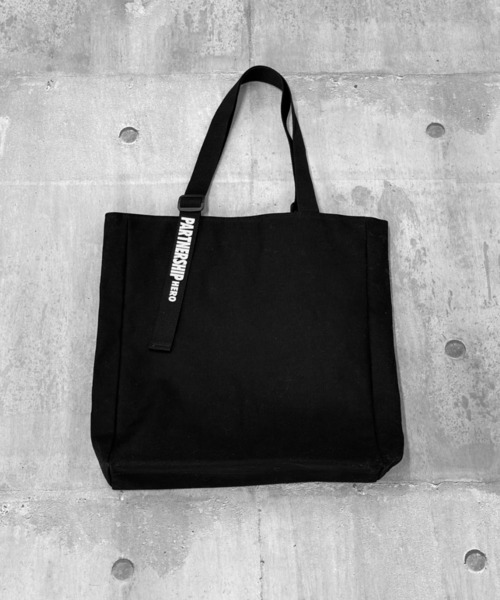 LVEU.（ラブユ.）の「【ZOZOTOWN限定】Logo belt square canvas tote bag / ロゴベルトスクエアキャンバストートバッグ（トートバッグ・レディース・ブラック/アイボリー・FREE）」の16枚目の写真