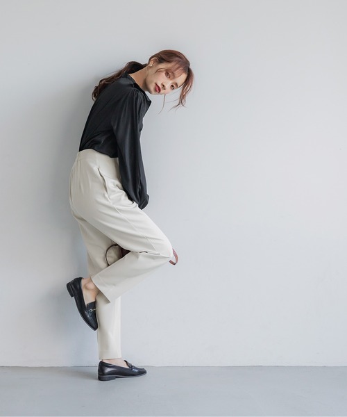 ハイウエストタックテーパードパンツ