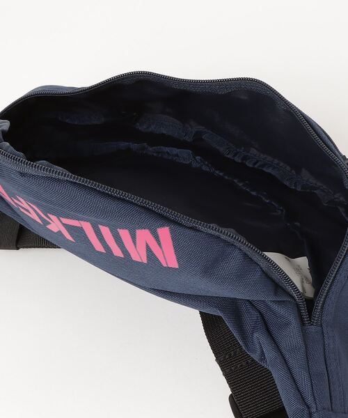 MILKFED.（ミルクフェド）の「TOP LOGO FANNY PACK NAVY /ロゴ　ウエストポーチ/ウエストバッグ/ヒップバッグ（ボディバッグ/ウエストポーチ・レディース・ネイビー・ONE SIZE）」の12枚目の写真