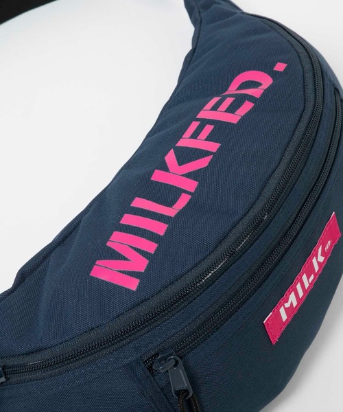 MILKFED.（ミルクフェド）の「TOP LOGO FANNY PACK NAVY /ロゴ　ウエストポーチ/ウエストバッグ/ヒップバッグ（ボディバッグ/ウエストポーチ・レディース・ネイビー・ONE SIZE）」の5枚目の写真