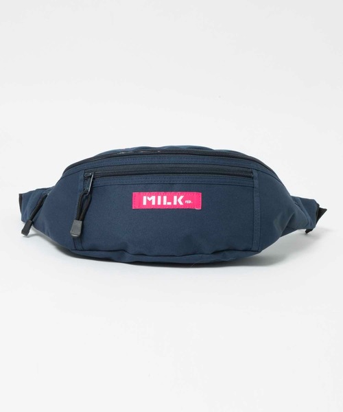 MILKFED.（ミルクフェド）の「TOP LOGO FANNY PACK NAVY /ロゴ　ウエストポーチ/ウエストバッグ/ヒップバッグ（ボディバッグ/ウエストポーチ・レディース・ネイビー・ONE SIZE）」の2枚目の写真