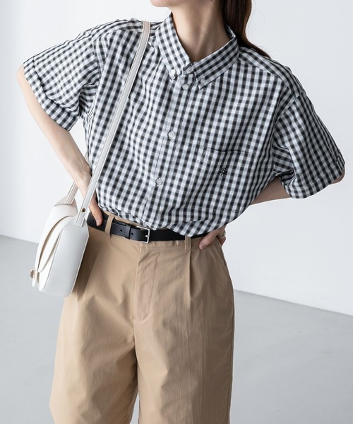 BONLECILL(ボンルシール)の「ビッグシルエット アソートワンポイント刺繍ボタンダウン半袖シャツ(シャツ/ブラウス・レディース・ライトピンク/オフホワイト/ライトイエロー/ネイビー系/ブラック系/サックスブルー/グレー系/ブルー・FREE)」の18枚目の写真