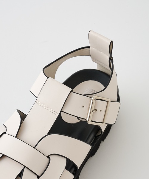 COLONY 2139(コロニートゥーワンスリーナイン)の「厚底グルカサンダル(サンダル・レディース・オフホワイト/ブラック・SMALL/MEDIUM/LARGE)」の10枚目の写真