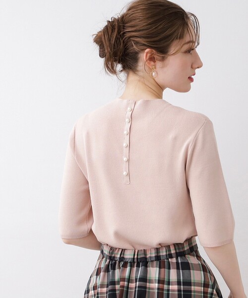 couture brooch(クチュールブローチ)の「◆【新色追加!ひとさじの甘さを足す】バックフェイクパール5分袖ニット(ニット/セーター・レディース・ブラック/ブラウン系その他/ベビーピンク/オフホワイト/ブラック系7/グリーン系5/ベージュ系7/アイボリー系7・38/42/40)」の11枚目の写真